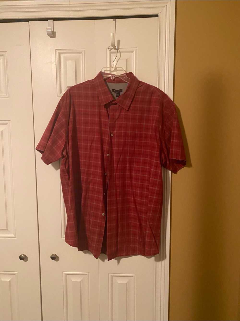 Van Heusen Red Plaid Short Sleeve Button-Down Shirt